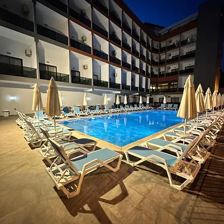 Golden Rock Hotel&spa מלון 4*