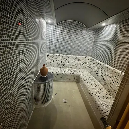 Golden Rock Hotel&spa מלון סייד