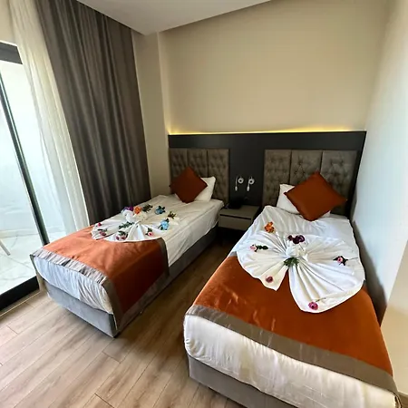 Golden Rock Hotel&spa Otel 4*
