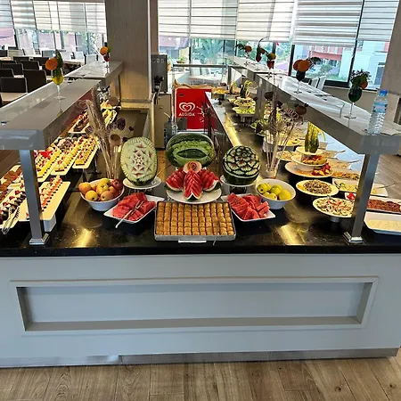 Golden Rock Hotel&spa מלון 4*