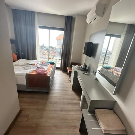 Golden Rock Hotel&spa מלון