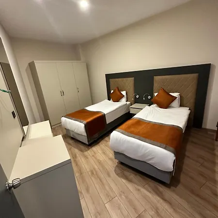 Golden Rock Hotel&spa מלון 4*