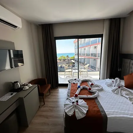 Golden Rock Hotel&spa מלון 4*