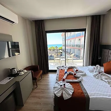 Golden Rock Hotel&spa 4* Side