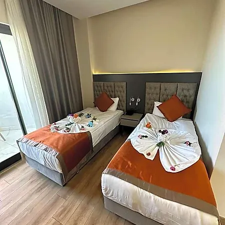 Golden Rock Hotel&spa Otel 4*