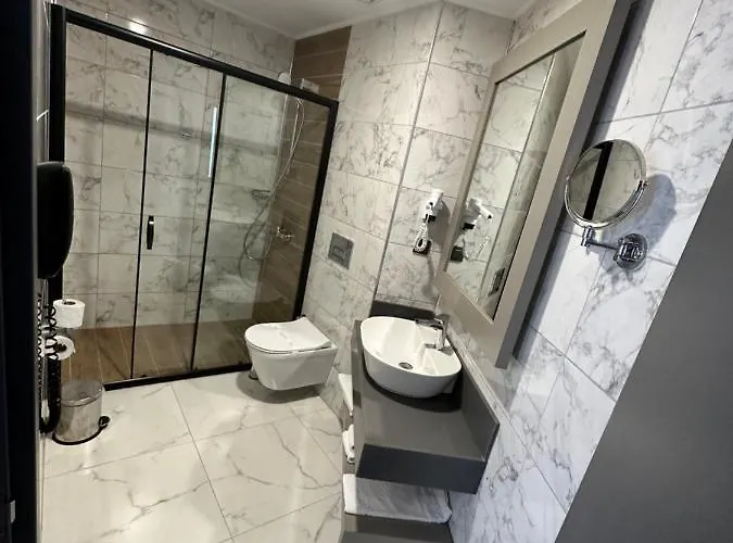 מלון Golden Rock Hotel&spa סייד