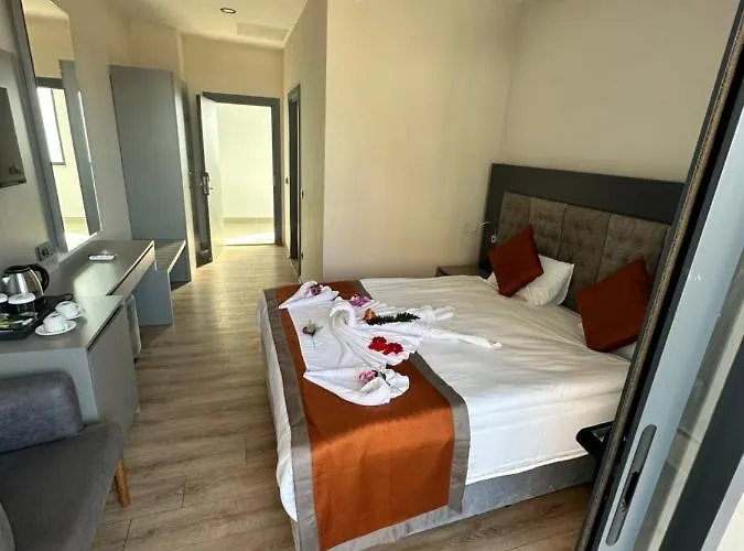 מלון Golden Rock Hotel&spa