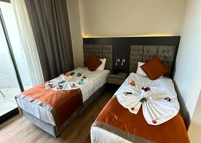 Golden Rock Hotel&spa מלון 4*