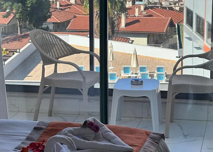 Golden Rock Hotel&spa סייד