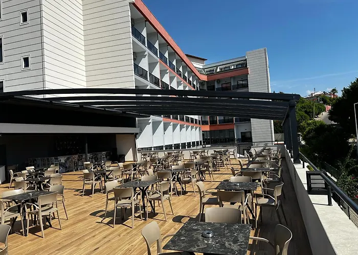 Golden Rock Hotel&spa 4* Sidé